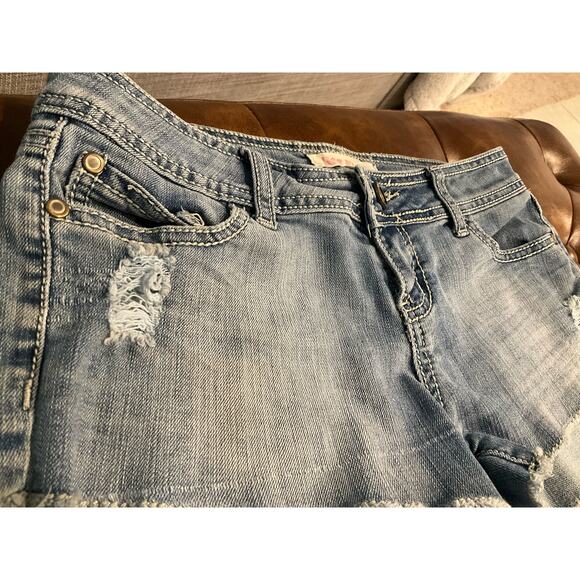 Hot kiss "Cici short" distressed light wash short shorts sz 3 - Picture 2 of 3